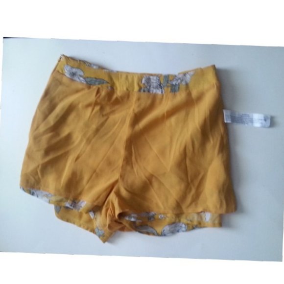 Chriselle x J.O.A. Ruffle Front High Waist Short - Picture 7 of 7